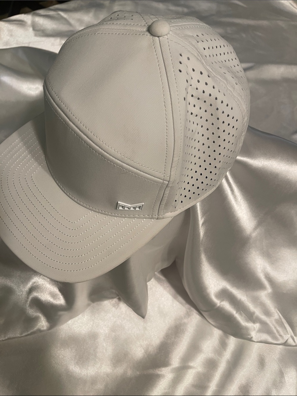 Breathable White Men’s Performance Baseball Cap - Picture 2 of 7